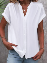 Bluzka z dekoltem w serek zapinana na guziki