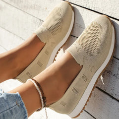 Buty wsuwane z teksturowaną podeszwą