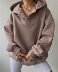 Bluza damska oversize z kapturem - dekolt z wcięciem