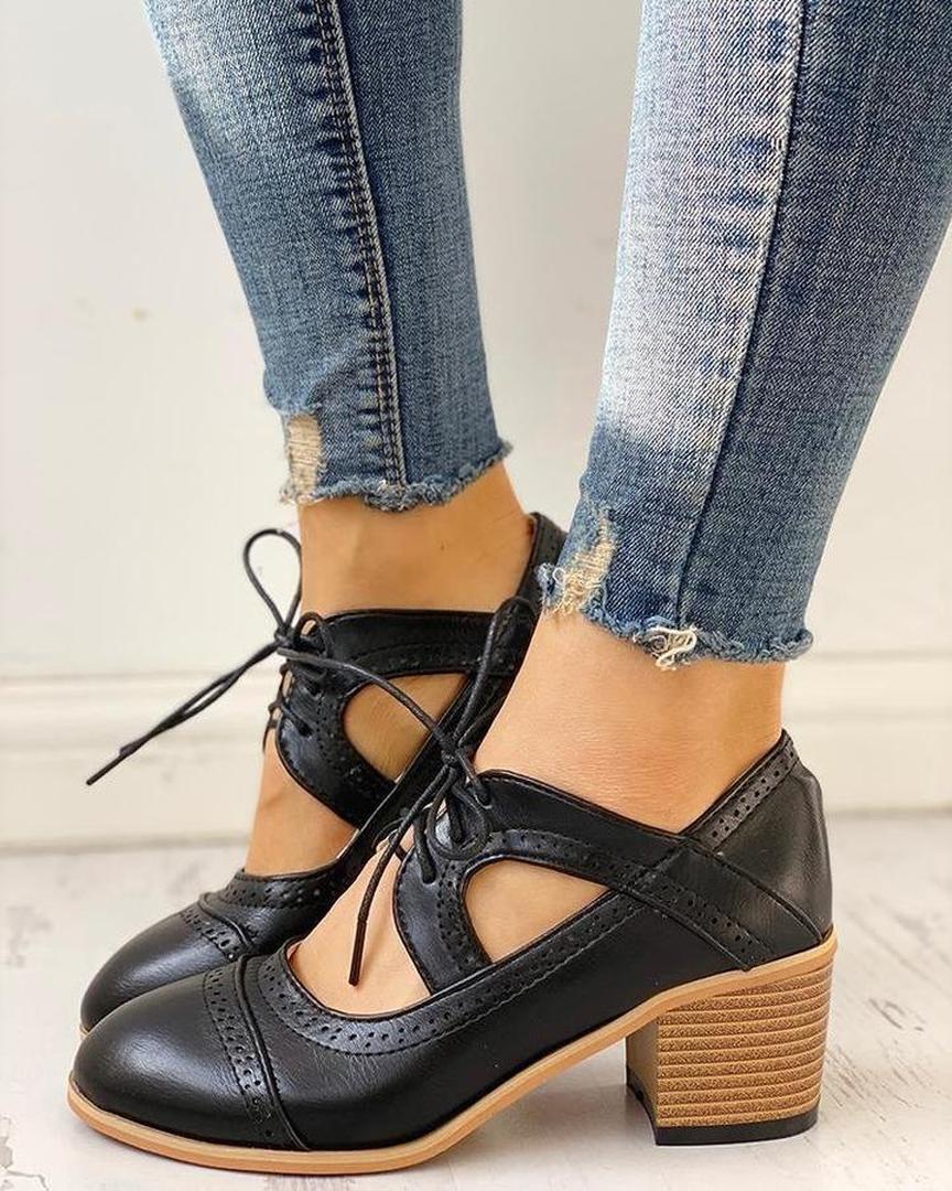Buty na słupku z wiązaniem i paskiem T-strap