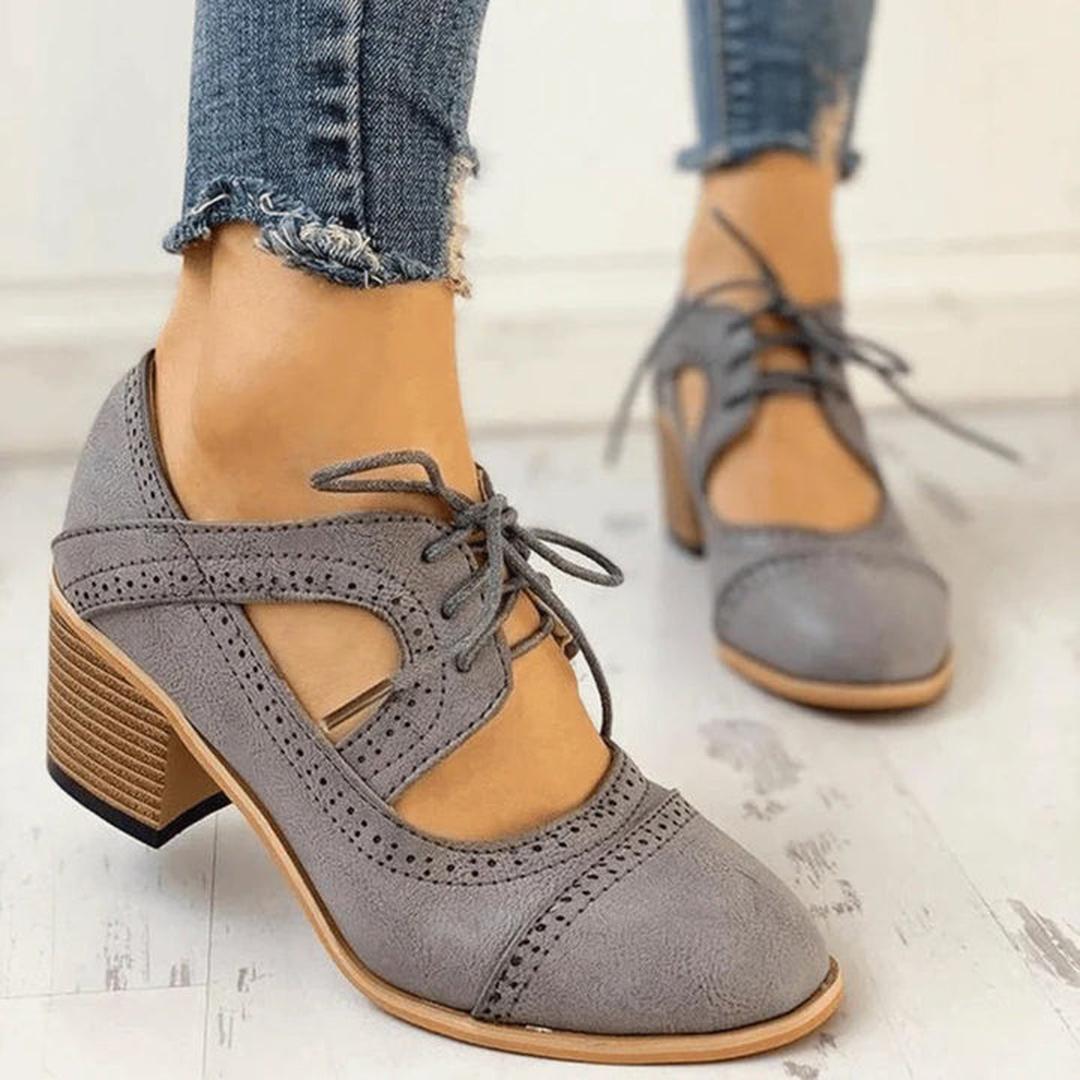 Buty na słupku z wiązaniem i paskiem T-strap