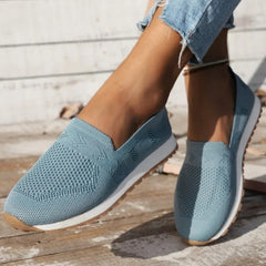 Buty wsuwane z teksturowaną podeszwą