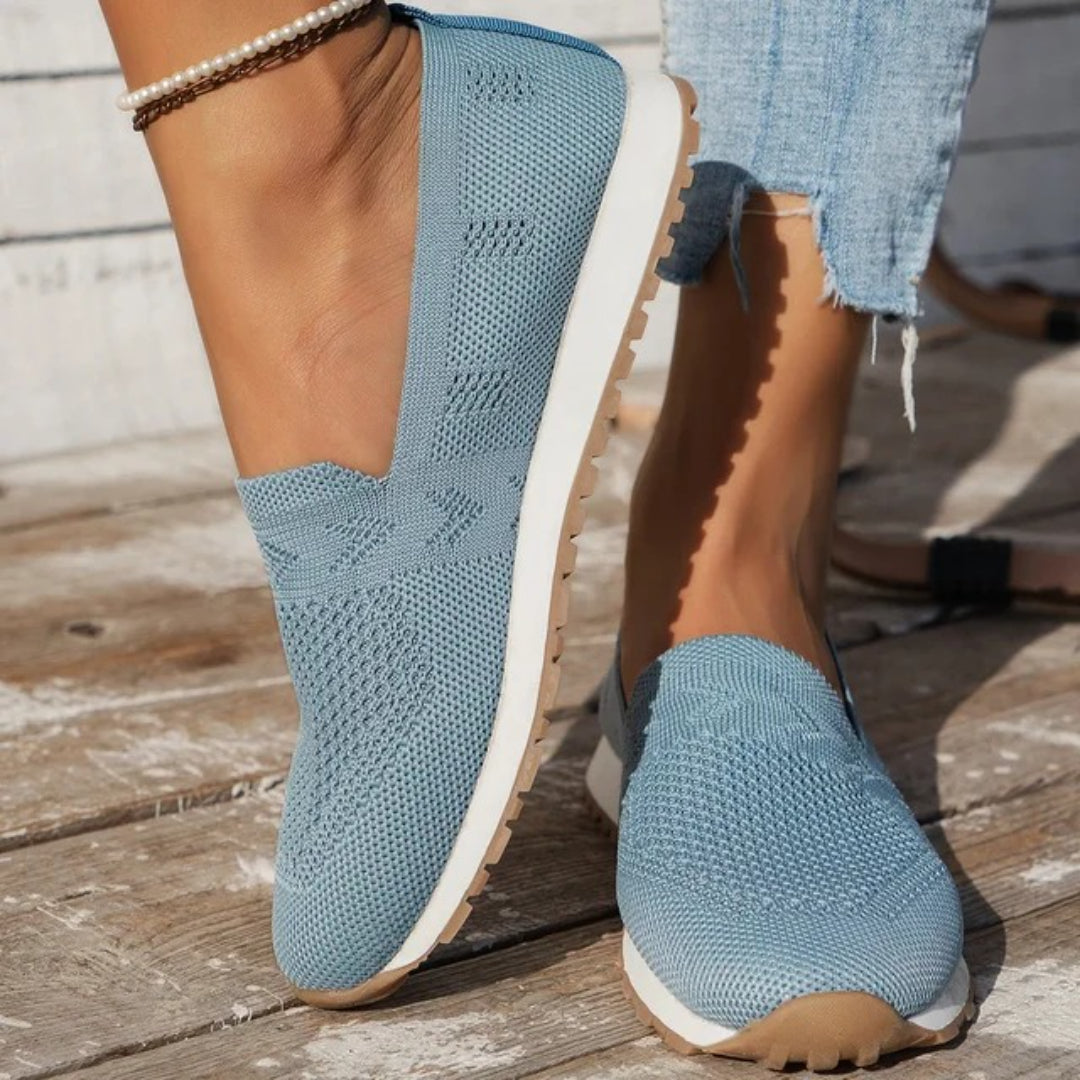Buty wsuwane z teksturowaną podeszwą