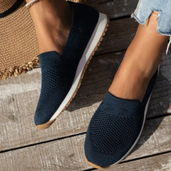 Buty wsuwane z teksturowaną podeszwą