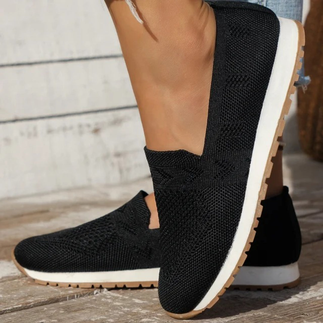 Buty wsuwane z teksturowaną podeszwą
