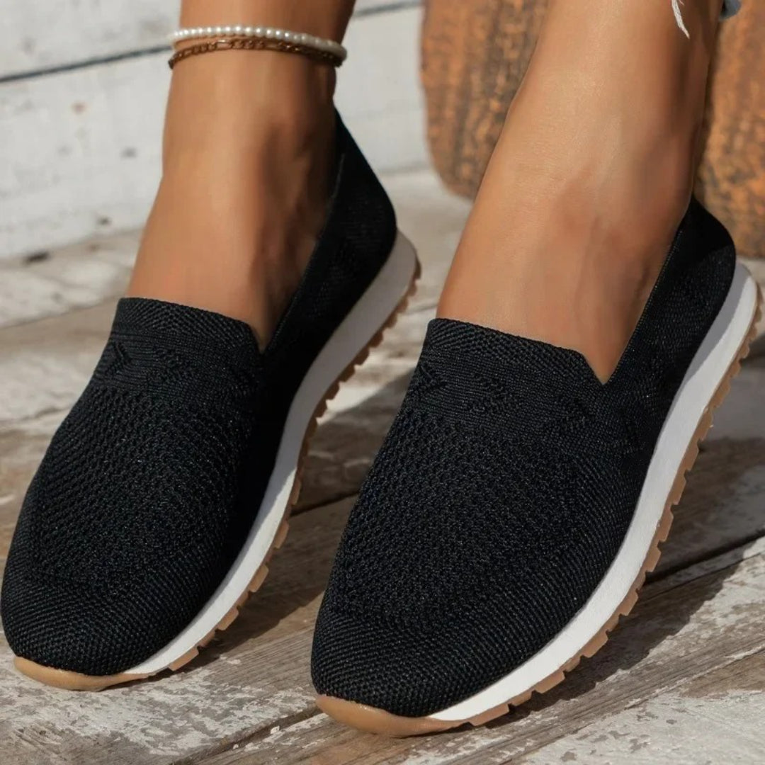 Buty wsuwane z teksturowaną podeszwą
