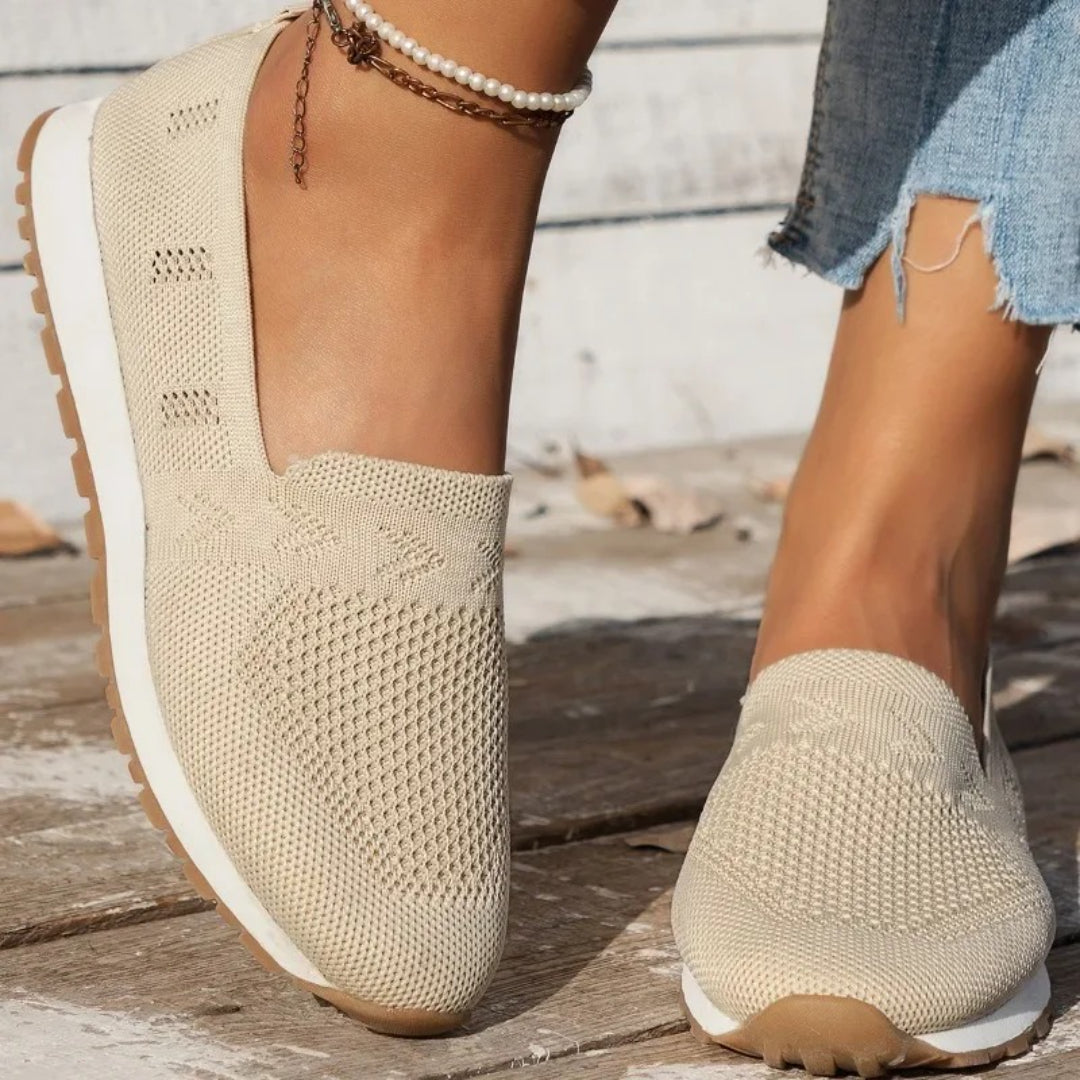 Buty wsuwane z teksturowaną podeszwą