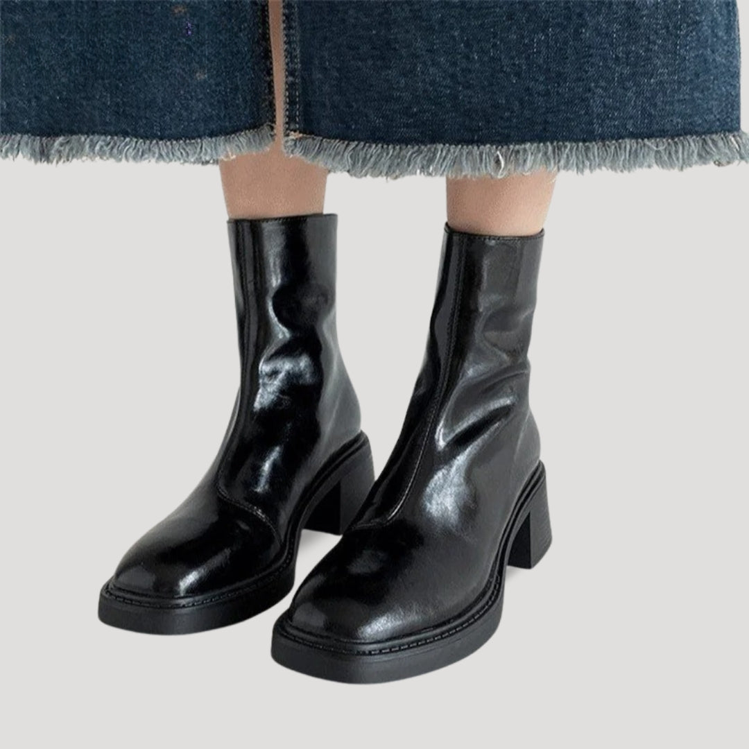 Damskie botki z kwadratowym noskiem na słupku