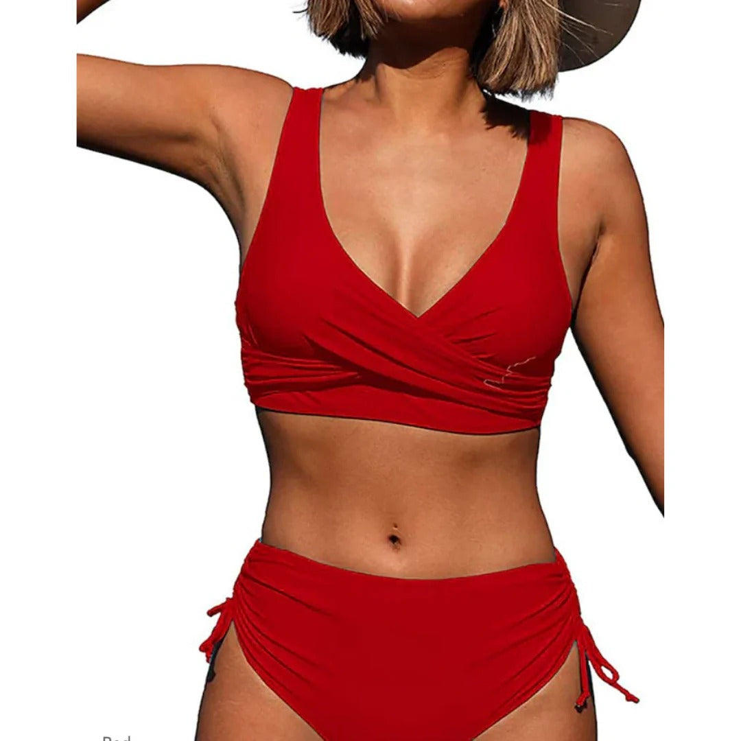 Dwuczęściowy zestaw bikini z wiązanym dołem po bokach