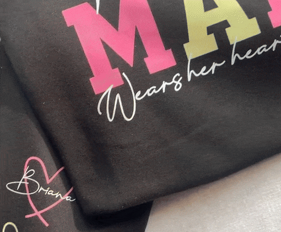 Imionella – bluza z haftowanymi imionami na rękawie